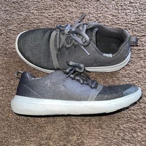 Boys Under Armour charged gray tennis shoes
